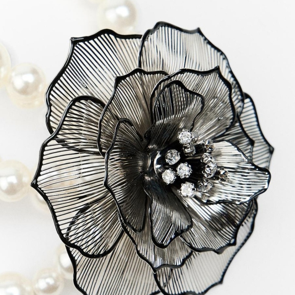 ZARA Shimmery Floral Pearl Bracelet (Silver, One Size) - Picture 4 of 7